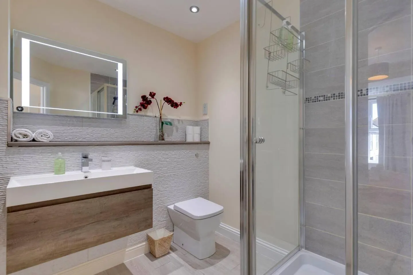 Modern And Spacious Townhouse With Free Parking Pass The Keys Cambridge 0*,  Royaume-Uni