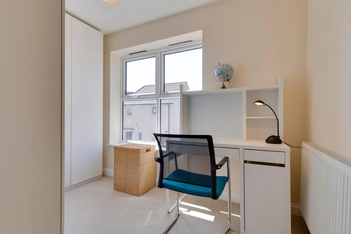 Modern And Spacious Townhouse With Free Parking Pass The Keys Cambridge