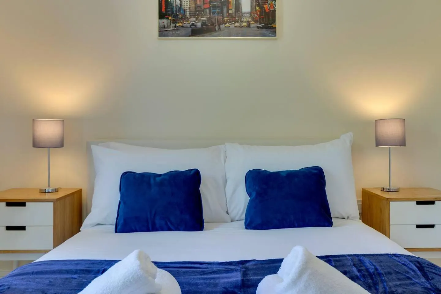 Modern And Spacious Townhouse With Free Parking Pass The Keys Cambridge