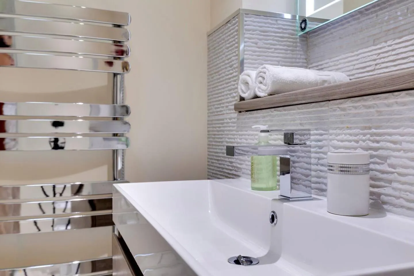 Modern And Spacious Townhouse With Free Parking Pass The Keys Cambridge
