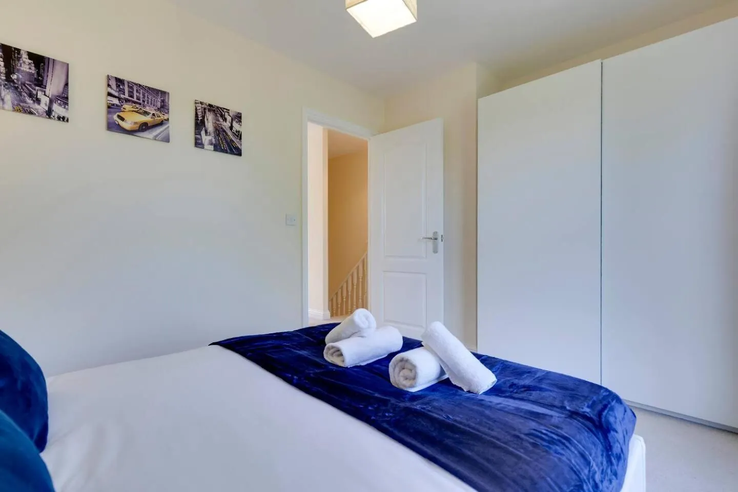 Modern And Spacious Townhouse With Free Parking Pass The Keys Cambridge Hébergement de vacances