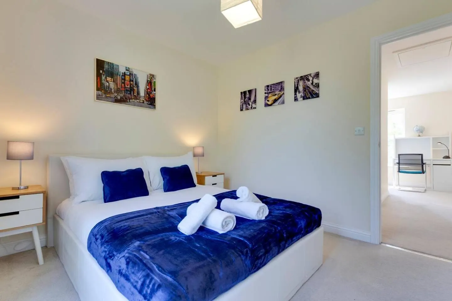 Modern And Spacious Townhouse With Free Parking Pass The Keys Cambridge Royaume-Uni