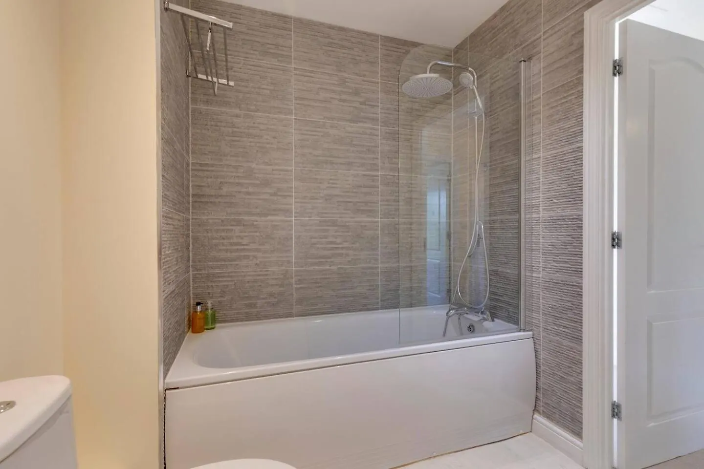 Modern And Spacious Townhouse With Free Parking Pass The Keys Cambridge Hébergement de vacances