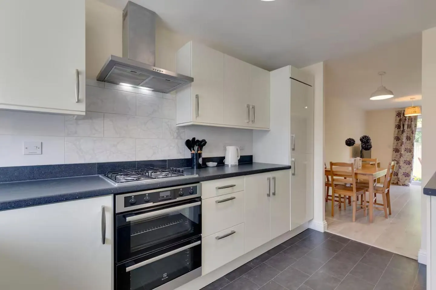 Hébergement de vacances Modern And Spacious Townhouse With Free Parking Pass The Keys Cambridge