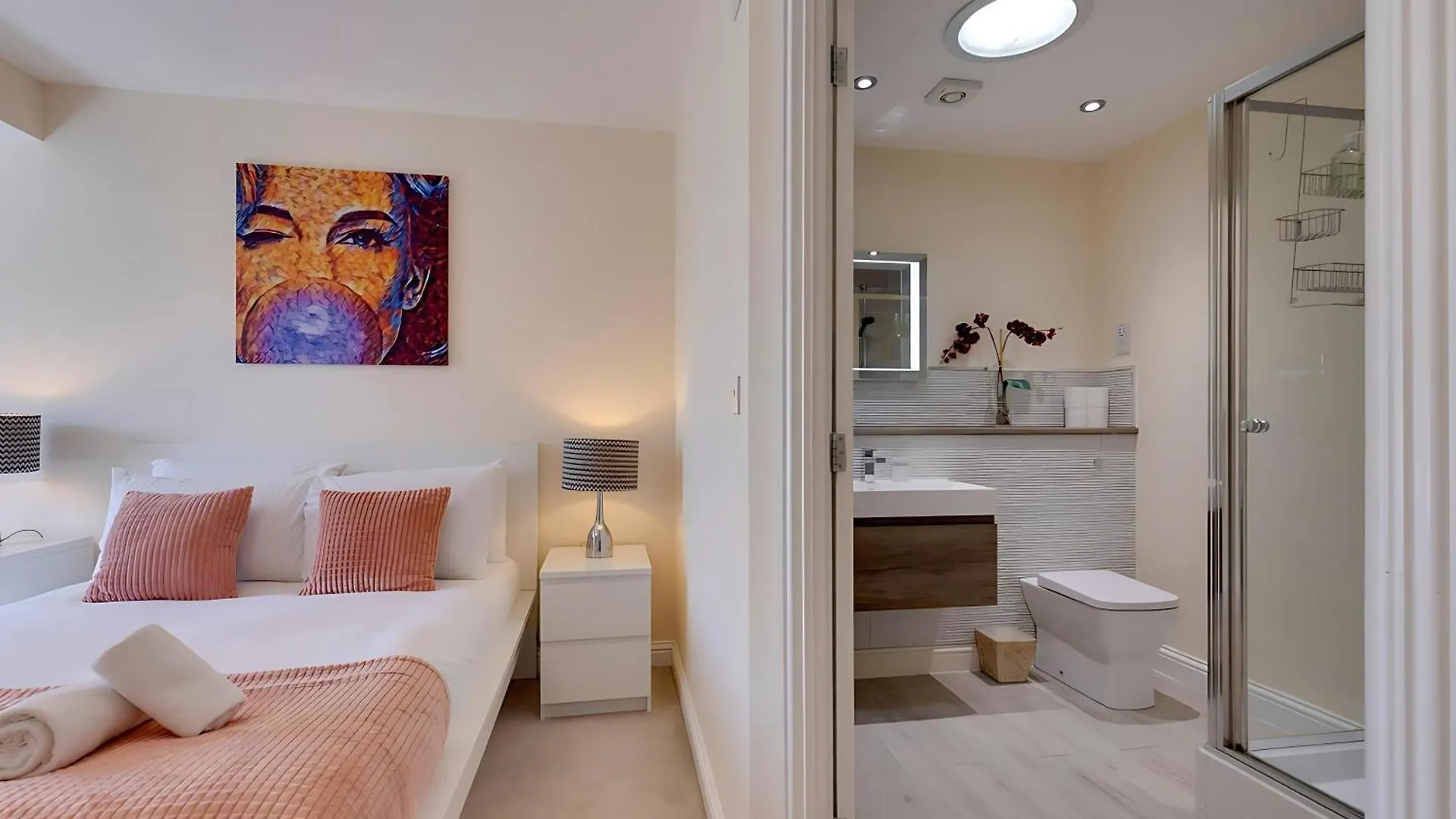 Modern And Spacious Townhouse With Free Parking Pass The Keys Cambridge Hébergement de vacances