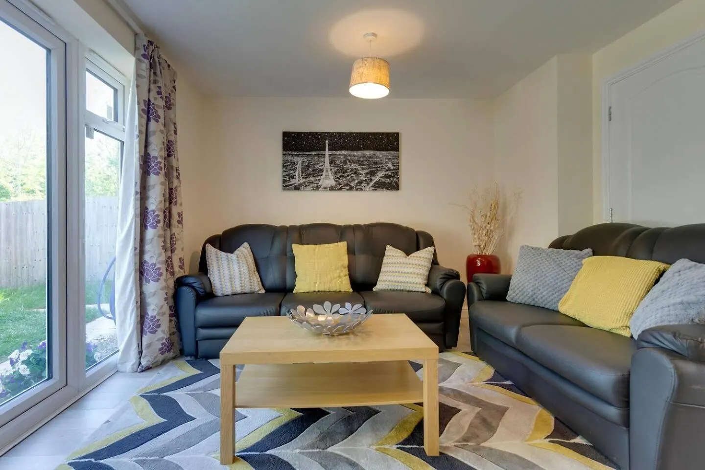 Modern And Spacious Townhouse With Free Parking Pass The Keys Cambridge Hébergement de vacances