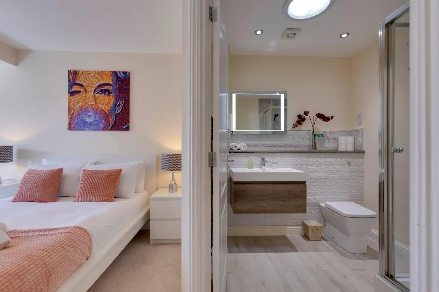 Modern And Spacious Townhouse With Free Parking Pass The Keys Cambridge Hébergement de vacances